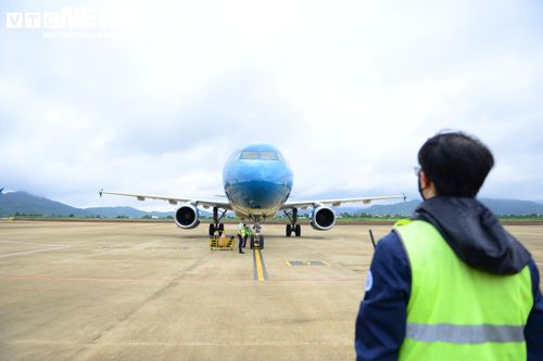 Bãi đậu máy bay cũng được sửa chữa, nâng cấp rộng rãi hơn trước.
