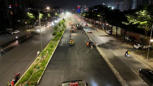 Thời gian thi công được bố trí từ 21h đến 5h sáng hôm sau nhằm hạn chế ảnh hưởng đến giao thông. Ảnh: Đỗ Bắc