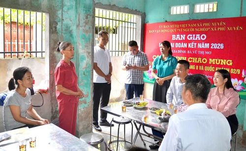 Những ngôi nhà Đại đoàn kết ở xã Phú Xuyên góp phần giúp các gia đình hoàn cảnh khó khăn có thêm niềm tin, động lực xây dựng cuộc sống mới ấm no, hạnh phúc. Ảnh: PV