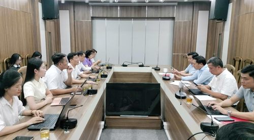 Quang cảnh buổi họp. Ảnh: Thu Hằng