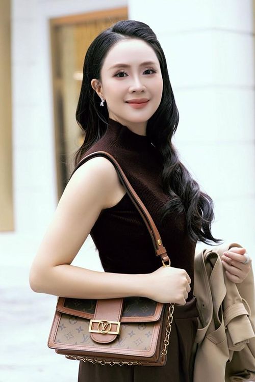 Ở tuổi trung niên, Hồng Diễm cho thấy sức hút của một người phụ nữ không chỉ nằm ở ngoại hình mà còn ở thần thái và cách ứng xử.