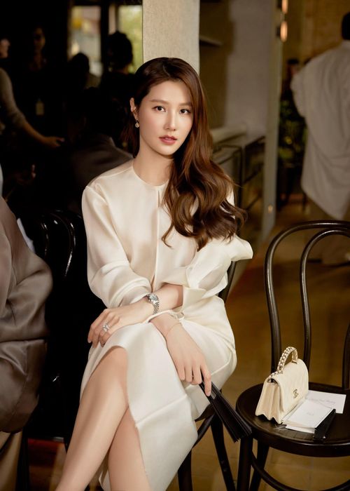 Diễm My sinh năm 1990 tại TP.HCM. Cô đóng phim từ khi 5 tuổi và theo đuổi diễn xuất chuyên nghiệp sau khi vào đại học. Cô ghi dấu ấn trong lòng khán giả qua các bộ phim: Mùa hè sôi động, Gái già lắm chiêu, Tình yêu và tham vọng, Giấc mơ của mẹ...