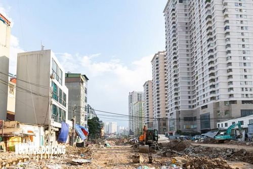 Việc hoàn thiện các tuyến đường cũng được kỳ vọng thúc đẩy kết nối giữa các khu vực phía Tây và phía Nam Hà Nội, tạo điều kiện phát triển thương mại, dịch vụ và các khu đô thị theo hướng hiện đại, đồng bộ.