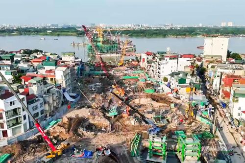 Khu vực công trường phía nội đô với nhiều hạng mục được triển khai đồng thời. Ảnh: Tuấn Anh