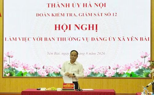 Trung tướng Nguyễn Thanh Tùng phát biểu chỉ đạo tại buổi làm việc với Đảng ủy xã Yên Bài