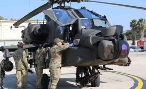Trực thăng AH-64 cũng được Israel sử dụng trong nhiệm vụ chống máy bay không người lái. Khả năng hoạt động ở tốc độ thấp và trang bị tên lửa Hellfire giúp loại trực thăng này có thể đảm nhiệm một số nhiệm vụ không đối không đặc biệt.