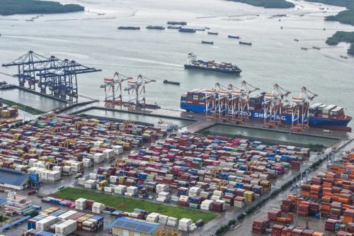  Cụm cảng Cái Mép - Thị Vải là cảng biển nước sâu lớn nhất Việt Nam, đóng vai trò quan trọng trong chuỗi cung ứng toàn cầu. Ảnh: Quỳnh Danh. 