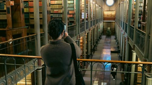 Thư viện Đại học Copenhagen trên phố Fiolstræde.
