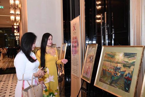 Triển lãm “Sắc màu hữu nghị” mang đến những góc nhìn giàu cảm xúc về con người và đời sống hai đất nước