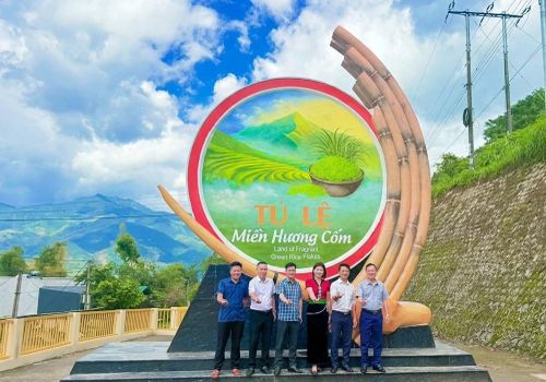 Điểm check-in “Tú Lệ - Miền Hương Cốm” góp phần quảng bá sản phẩm và hình ảnh đặc trưng của địa phương
