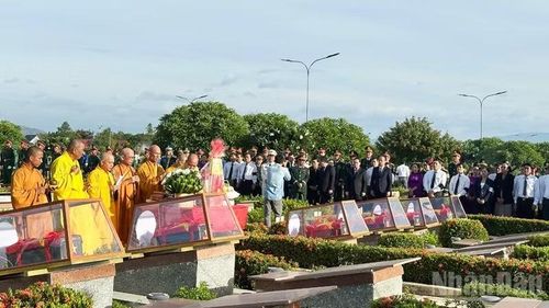 Nghi lễ an táng các Anh hùng Liệt sĩ.