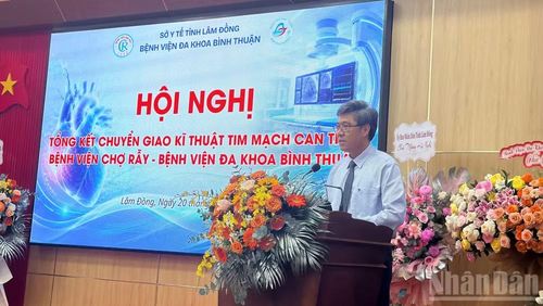 Đồng chí Nguyễn Minh, Phó Chủ tịch Ủy ban nhân dân tỉnh Lâm Đồng phát biểu tại hội nghị.