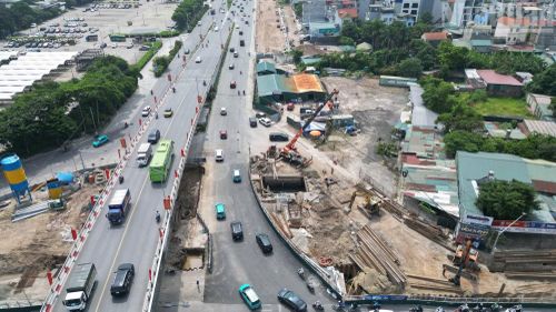 Điểm đầu công trình kết nối với đường dẫn cầu Vĩnh Tuy giai đoạn 2, cách vị trí giao với đường Cổ Linh khoảng 400m; điểm cuối nối với đường Đàm Quang Trung hiện hữu, cách nút giao với đường Cổ Linh khoảng 1km.