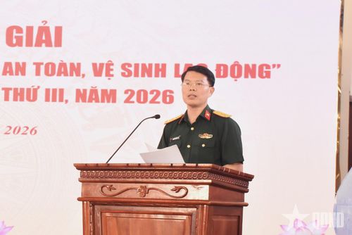 Đại tá Nguyễn Hồng Lợi, Trưởng ban Công đoàn Quốc phòng, Trưởng ban Tổ chức Cuộc thi trình bày báo cáo tổng kết Cuộc thi.