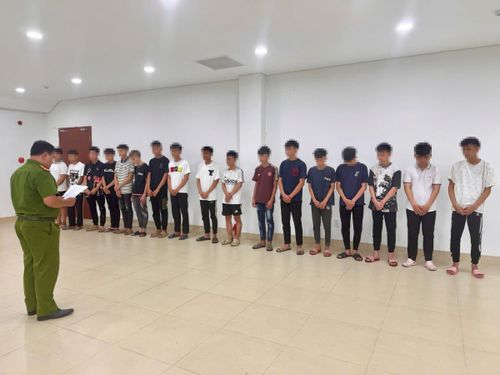 Cơ quan CSĐT khởi tố các đối tượng gây rối TTCC và gây TNGT làm 1 người đi đường bị thương vào rạng sáng 23-6-2026.