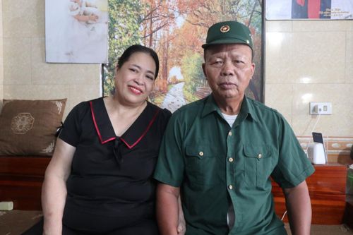 Ông Nguyễn Văn Trường và bà Dương Thị Quyết nên duyên vợ chồng sau cuộc gặp gỡ trên tàu.
