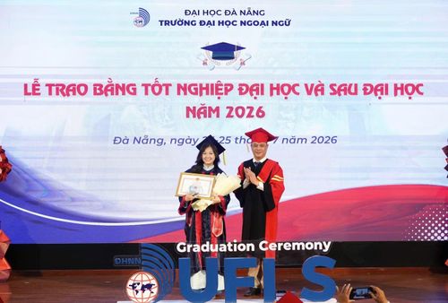 Khương Nguyên đạt GPA tuyệt đối 4.0/4.0 và trở thành thủ khoa tốt nghiệp toàn trường ĐH Ngoại ngữ (ĐH Đà Nẵng) năm 2026.
