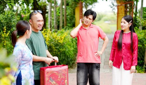 Hai diễn viên Thu Trang - Tiến Luật duy trì ra mắt web drama mang phong cách gia đình mỗi dịp tết suốt gần 10 năm qua. Ảnh: NVCC