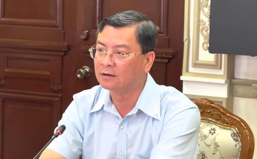  Phó Chủ tịch UBND TPHCM Nguyễn Công Vinh trao đổi tại buổi làm việc. Ảnh: ĐÌNH DƯ 
