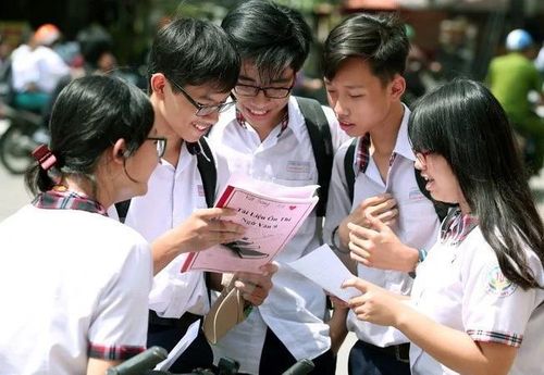  Nhà trường có thể tổ chức kiểm tra, đánh giá định kỳ bằng bài kiểm tra trên máy tính. Ảnh: HẰNG THU 
