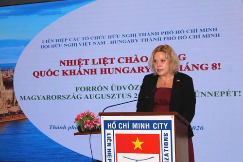  Phó Tổng Lãnh sự Hungary tại TPHCM Hidasi Eszter phát biểu 