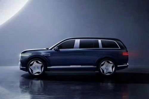 GV90 là mẫu xe đầu tiên sử dụng nền tảng khung gầm điện hoàn toàn mới của Genesis mang tên eMP (Electric Mobility Prime), dành riêng cho các mẫu xe flagship của hãng, tập trung vào không gian nội thất rộng rãi, khả năng vận hành ổn định và cảm giác lái sang trọng. Cả hai phiên bản đều dùng chung chiều dài cơ sở 3.246 mm — dài hơn BMW X7 và chỉ kém đôi chút so với Rolls-Royce Cullinan.