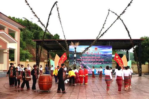 Nhiều tiết mục văn nghệ mang đậm bản sắc của đồng bào Chứt.