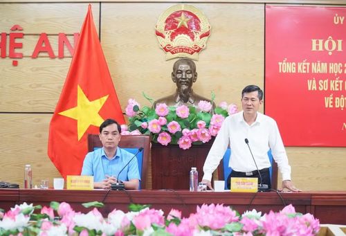 Ông Thái Văn Thành - Phó Chủ tịch UBND tỉnh Nghệ An phát biểu chỉ đạo về việc lựa chọn cán bộ quản lý các trường học sau sáp nhập. Ảnh: Hồ Lài