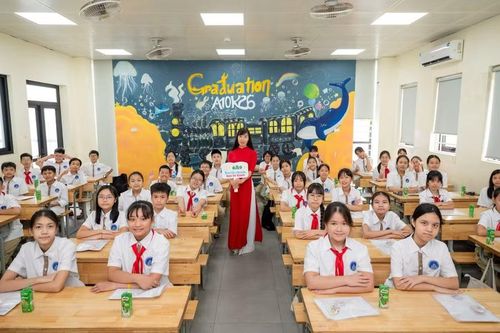 Cô trò lớp 6 chuẩn bị bước vào hành trình 4 năm thanh xuân tại mái trường THCS Nguyễn Trường Tộ.