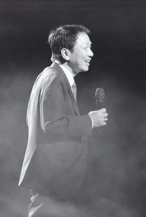 Có những nhạc sĩ, chỉ cần nghe vài câu hát, người ta đã nhận ra. Phú Quang là một trường hợp như vậy. (Ảnh: Hạnh An)