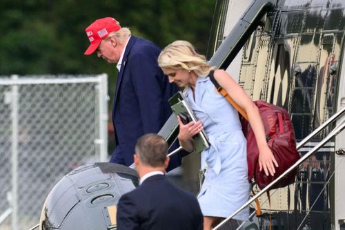 Sau khi ông Trump trở lại Nhà Trắng, Harp thường xuyên xuất hiện tại Phòng Bầu dục, Phòng Tình huống và trong các chuyến công tác. Các quan chức cho biết cô chưa nghỉ phép ngày nào, luôn giữ liên lạc với Tổng thống và có mặt trong cả những cuộc trao đổi diễn ra tại văn phòng riêng của ông trên chuyên cơ.