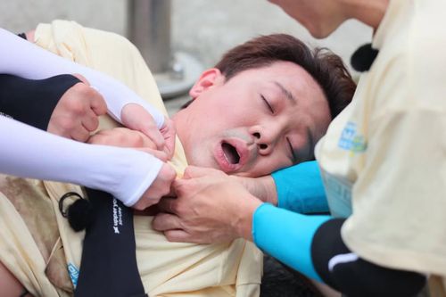 Đạo diễn chia sẻ từng hối hận vì nhận nhiều công việc cùng lúc.