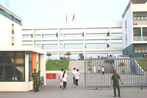 Thí sinh dự thi Tốt nghiệp THPT tại Trường THPT Chuyên Tuyên Quang (ảnh: Thành Đạt)