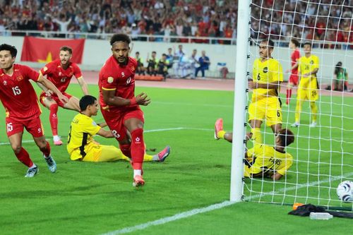 Xuân Son ra mắt đội tuyển Việt Nam ngày 21/12/2024, trong trận thắng Myanmar 5-0 tại vòng bảng ASEAN Cup 2024 trên sân Việt Trì. Ngay lần đầu khoác áo đội tuyển, chân sút gốc Brazil đã ghi hai bàn và thực hiện hai đường kiến tạo.