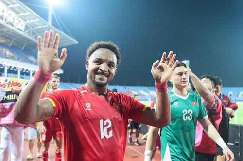 Riêng tại ASEAN Cup, Xuân Son đã có 12 bàn, trong đó năm bàn được ghi ở giải đấu năm nay. Anh cùng Nguyễn Đình Bắc dẫn đầu cuộc đua Vua phá lưới ASEAN Cup 2026. Xuân Son cũng có tám bàn tại vòng đấu loại trực tiếp, cân bằng kỷ lục của huyền thoại Thái Lan Teerasil Dangda.