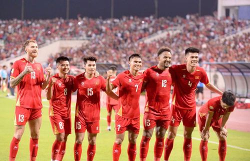 Chiến thắng 2-0 giúp đội tuyển Việt Nam vượt qua Malaysia với tổng tỷ số 4-0 sau hai lượt trận, giành quyền vào chung kết gặp Thái Lan. Sau trận lượt đi tại Rajamangala ngày 22/8, Xuân Son và các đồng đội sẽ trở lại Mỹ Đình đá trận lượt về ngày 26/8, nơi tiền đạo số 12 đang hướng tới những màn ăn mừng tiếp theo.