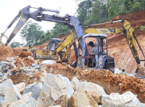 Đơn vị thi công đang đẩy nhanh tiến độ khắc phục sạt lở.