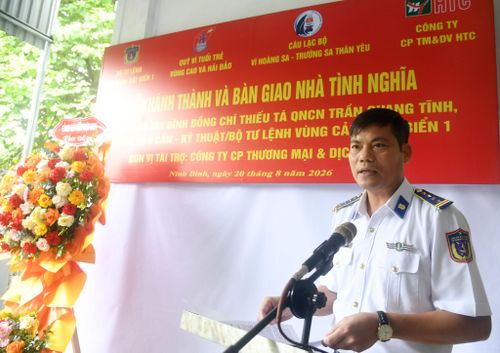 Đại tá Trương Văn Hùng phát biểu tại lễ khánh thành và bàn giao Nhà tình nghĩa.