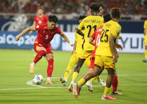 Không có Xuân Son, Đình Bắc thi đấu kém hiệu quả trên hàng tiền đạo tuyển Việt Nam.