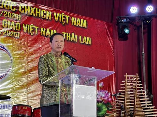 Ông Sanan Angubolkul, Chủ tịch Hội hữu nghị Thái Lan - Việt Nam, phát biểu tại lễ kỷ niệm. Ảnh: Đỗ Sinh/PV TTXVN tại Thái Lan