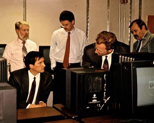 Steve Jobs ngồi thảo luận với nhân viên CIA Dain Ehring. Ảnh: Dain Ehring