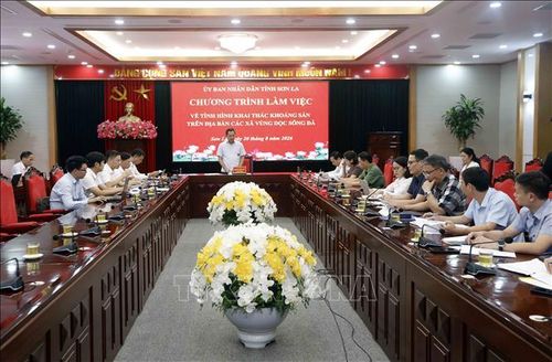 Quang cảnh chương trình làm việc.
