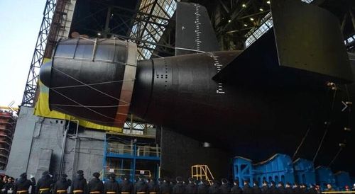 Tàu ngầm Khabarovsk được chế tạo để mang theo tới 6 ngư lôi hạt nhân Poseidon – loại vũ khí đáp trả chiến lược. Ảnh: Military Watch, Voennoedelo