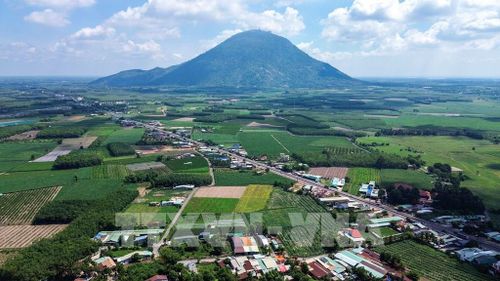Núi Bà Đen giữ vai trò là điểm kết nối, góp phần hình thành chuỗi sản phẩm du lịch đa dạng trên địa bàn tỉnh Tây Ninh. Ảnh: Giang Phương - TTXVN