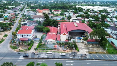 Trường Khuyết tật tỉnh Tây Ninh (bên phải) và Trung tâm Nuôi dạy trẻ Khiếm thị Tây Ninh được sắp xếp, sáp nhập thành trường Giáo dục đặc biệt Tây Ninh. Ảnh: Giang Phương - TTXVN