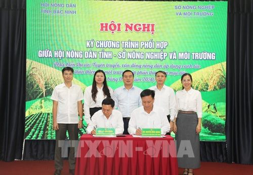 Ký kết Chương trình phối hợp giữa Hội Nông dân tỉnh với Sở Nông nghiệp và Môi trường tỉnh Bắc Ninh giai đoạn 2026 - 2030. Ảnh: Thái Hùng - TTXVN 