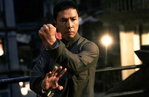Chân Tử Đan từng đảm nhận Trần Chân, nhân vật kinh điển gắn liền với Lý Tiểu Long, nhưng lựa chọn xây dựng phong cách chiến đấu riêng thay vì sao chép người tiền nhiệm. Ảnh: Weibo.