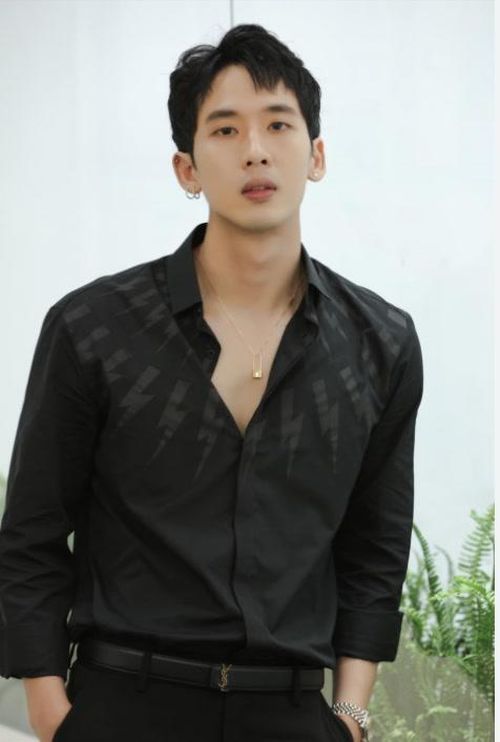 Tuấn Trần.