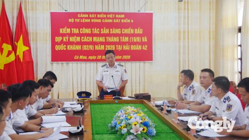 Đại tá Phan Duy Cường, Phó Tư lệnh quân sự BTL Vùng Cảnh sát biển 4 quán triệt nội dung kiểm tra đối với Hải đoàn 42