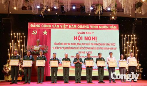 Bộ Tư lệnh Quân khu 7 đã trao thưởng cho 20 tập thể và 16 cá nhân có thành tích xuất sắc
